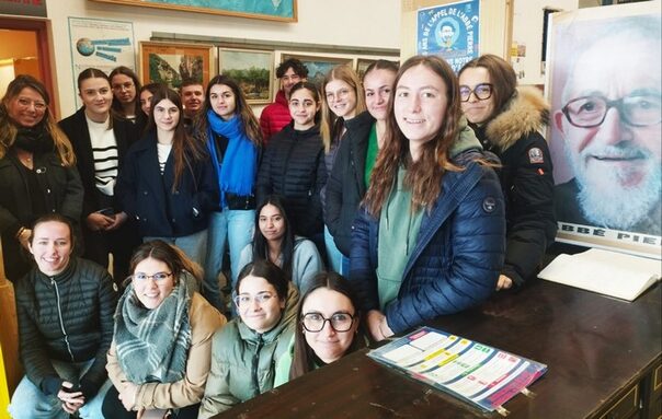 les ST2S aux portes ouvertes d'Emmaüs